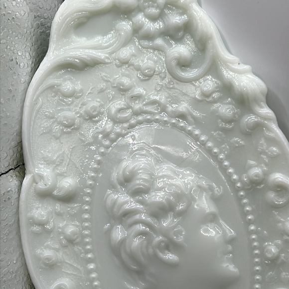 Vintage Fostoria Jenny Lind cameo vanity trinket tray - Picture 3 of 8